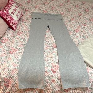 Aritzia homestretch grey pants